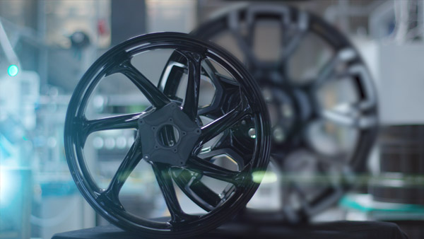 Výroba karbónových kolies industriálne video